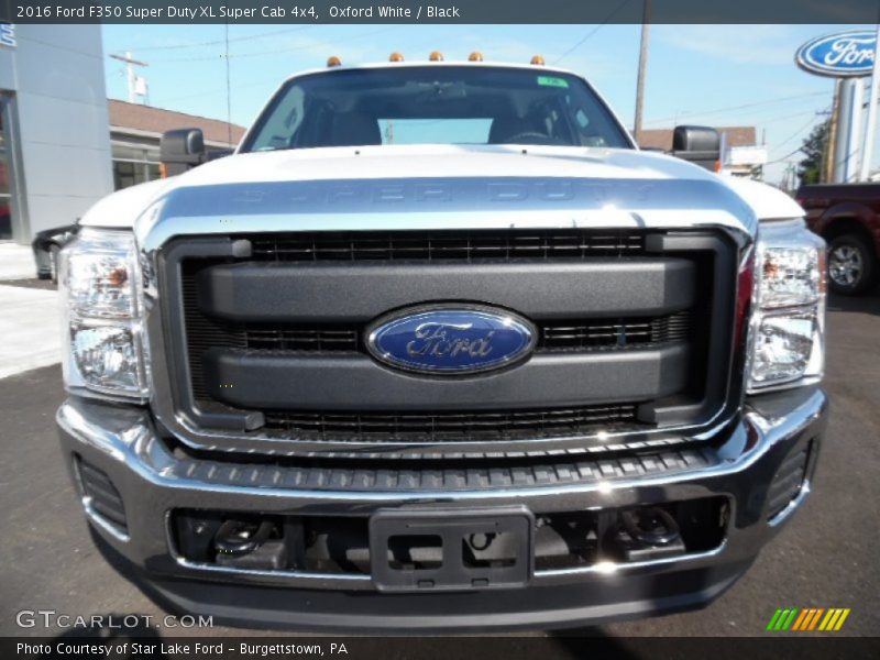 Oxford White / Black 2016 Ford F350 Super Duty XL Super Cab 4x4