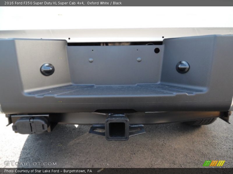 Oxford White / Black 2016 Ford F350 Super Duty XL Super Cab 4x4