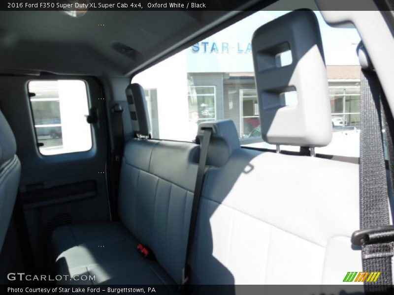 Oxford White / Black 2016 Ford F350 Super Duty XL Super Cab 4x4