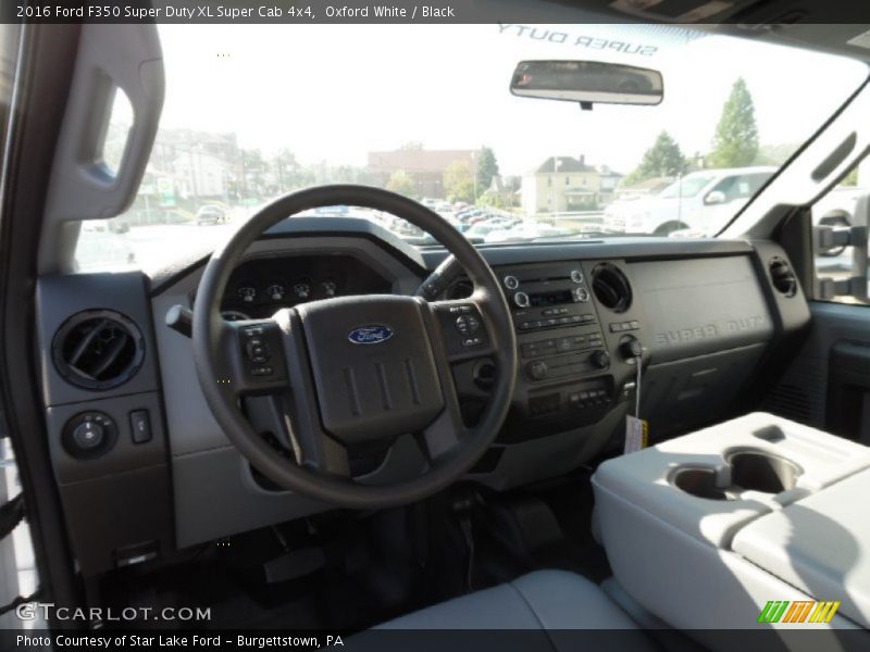 Oxford White / Black 2016 Ford F350 Super Duty XL Super Cab 4x4