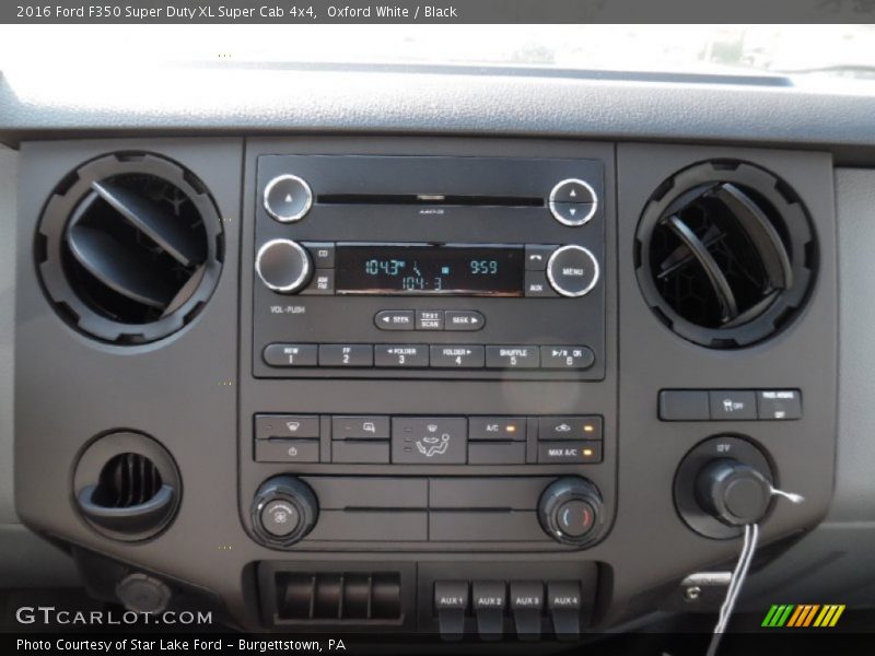 Oxford White / Black 2016 Ford F350 Super Duty XL Super Cab 4x4