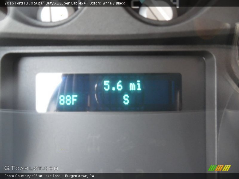 Oxford White / Black 2016 Ford F350 Super Duty XL Super Cab 4x4