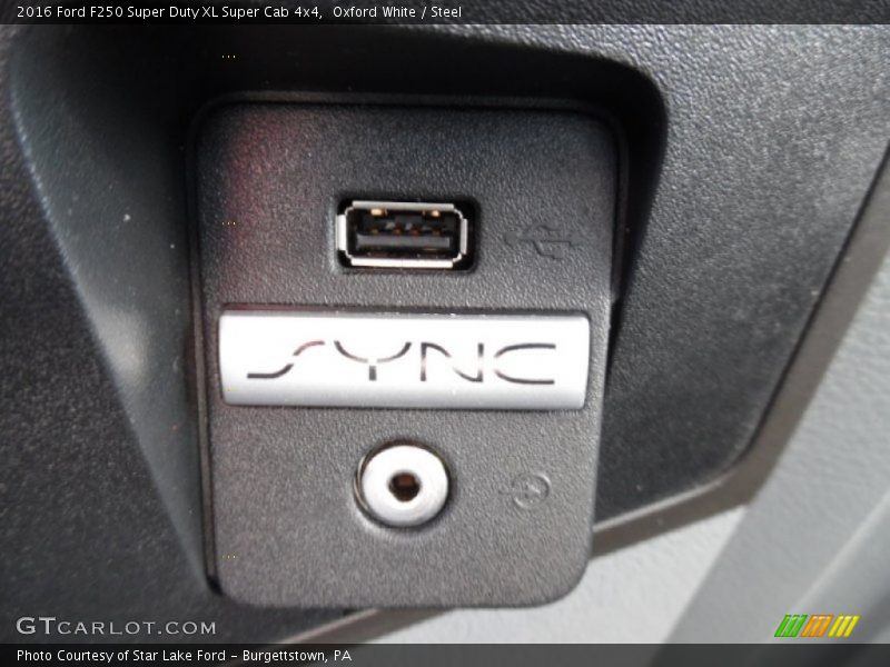 Oxford White / Steel 2016 Ford F250 Super Duty XL Super Cab 4x4