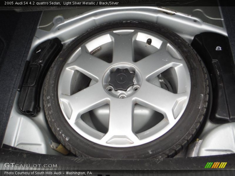 Light Silver Metallic / Black/Silver 2005 Audi S4 4.2 quattro Sedan