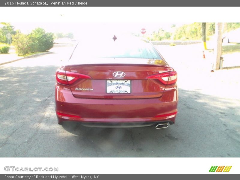 Venetian Red / Beige 2016 Hyundai Sonata SE