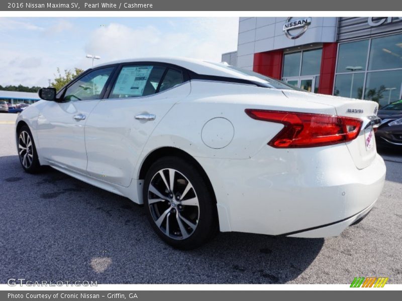 Pearl White / Cashmere 2016 Nissan Maxima SV