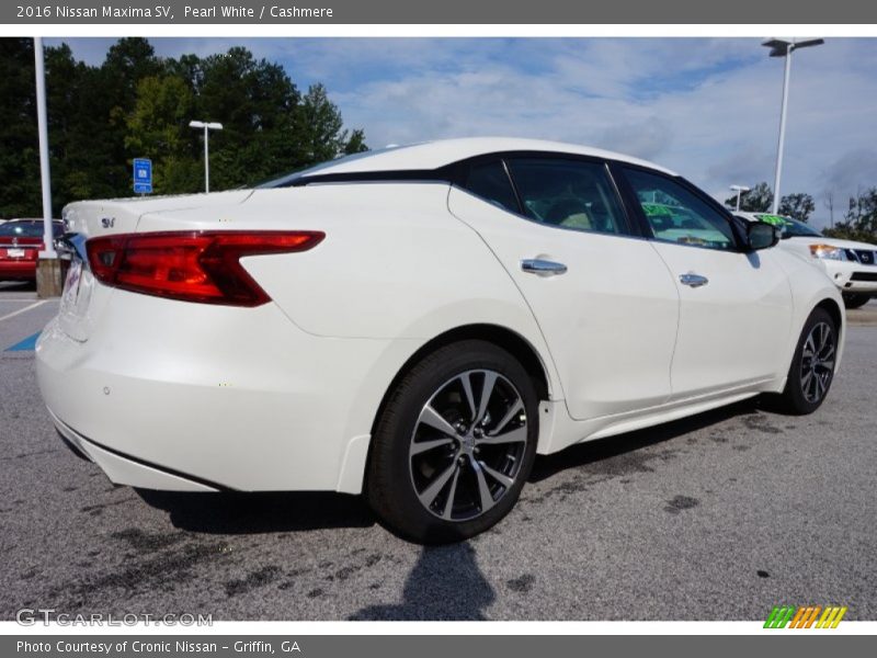 Pearl White / Cashmere 2016 Nissan Maxima SV