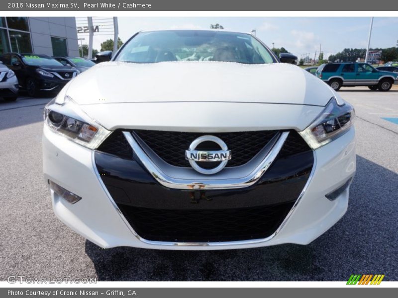 Pearl White / Cashmere 2016 Nissan Maxima SV