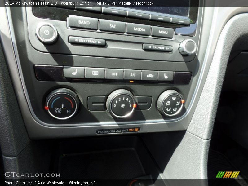 Reflex Silver Metallic / Moonrock 2014 Volkswagen Passat 1.8T Wolfsburg Edition