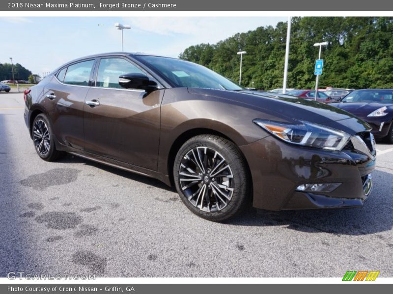 Front 3/4 View of 2016 Maxima Platinum