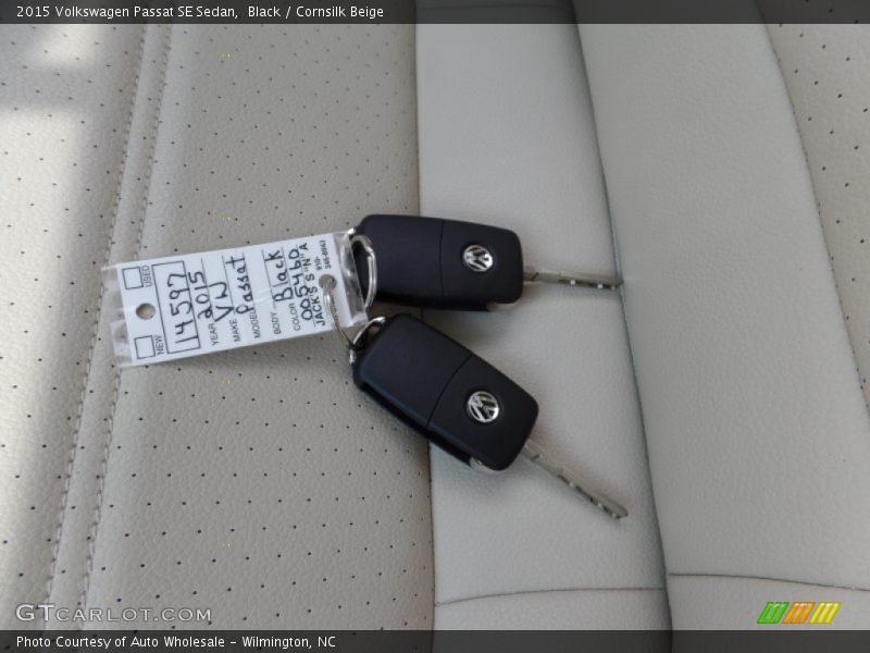 Black / Cornsilk Beige 2015 Volkswagen Passat SE Sedan