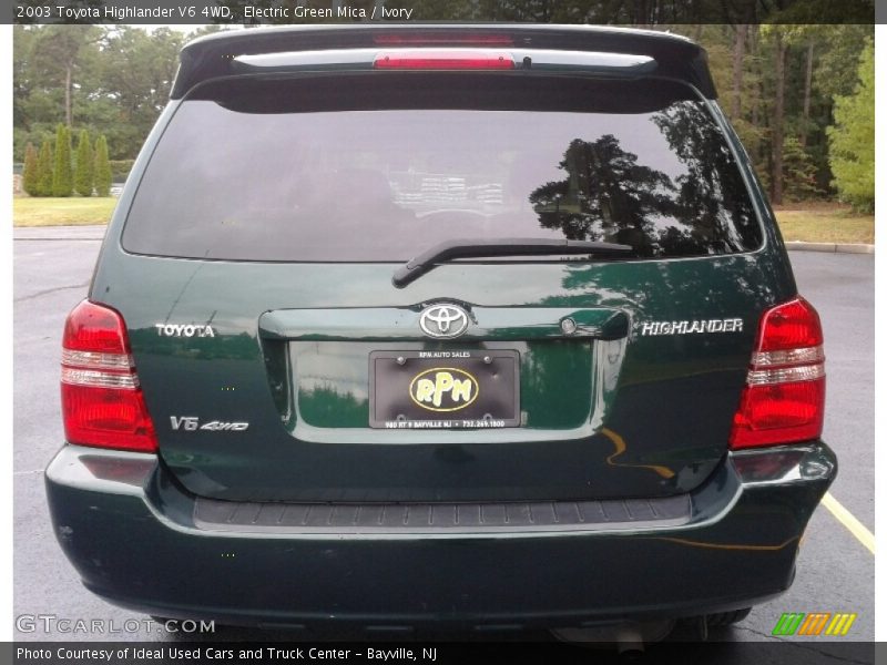Electric Green Mica / Ivory 2003 Toyota Highlander V6 4WD