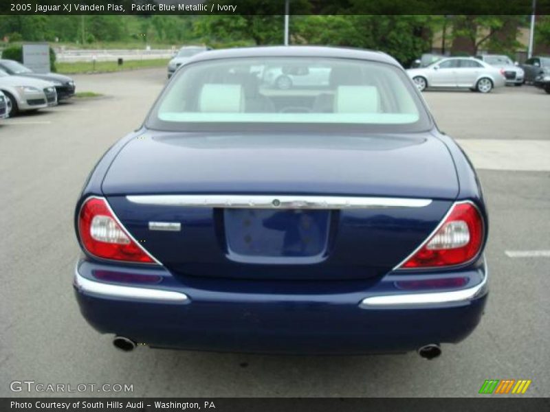 Pacific Blue Metallic / Ivory 2005 Jaguar XJ Vanden Plas