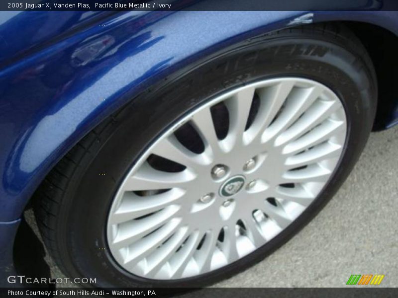 Pacific Blue Metallic / Ivory 2005 Jaguar XJ Vanden Plas