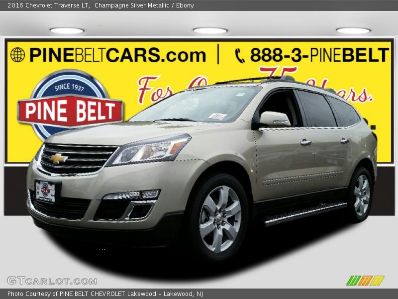 Champagne Silver Metallic / Ebony 2016 Chevrolet Traverse LT