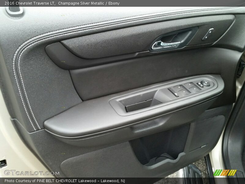 Champagne Silver Metallic / Ebony 2016 Chevrolet Traverse LT