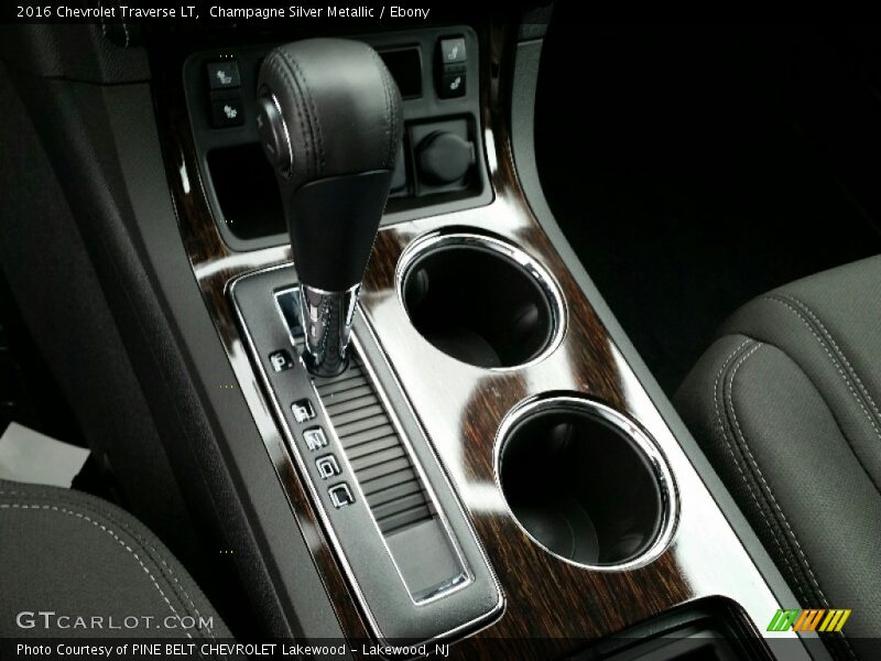 Champagne Silver Metallic / Ebony 2016 Chevrolet Traverse LT