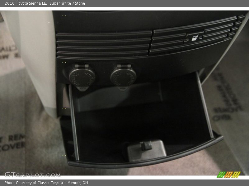 Super White / Stone 2010 Toyota Sienna LE