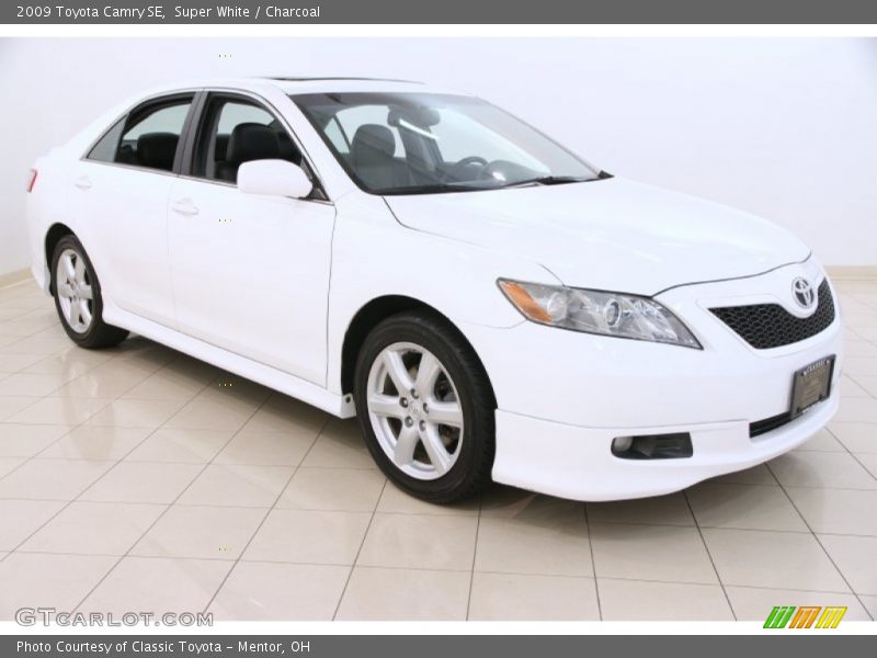 Super White / Charcoal 2009 Toyota Camry SE