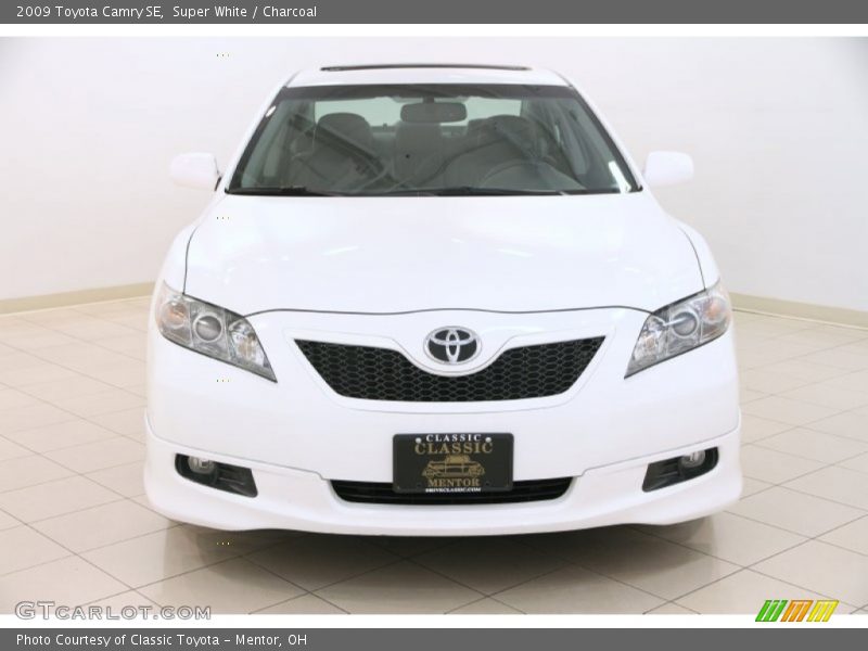 Super White / Charcoal 2009 Toyota Camry SE