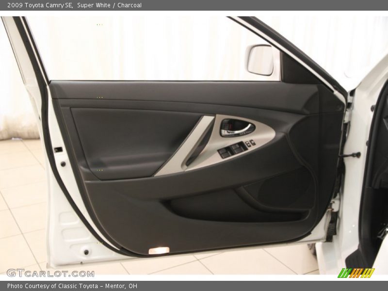 Super White / Charcoal 2009 Toyota Camry SE