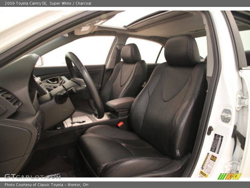 Super White / Charcoal 2009 Toyota Camry SE