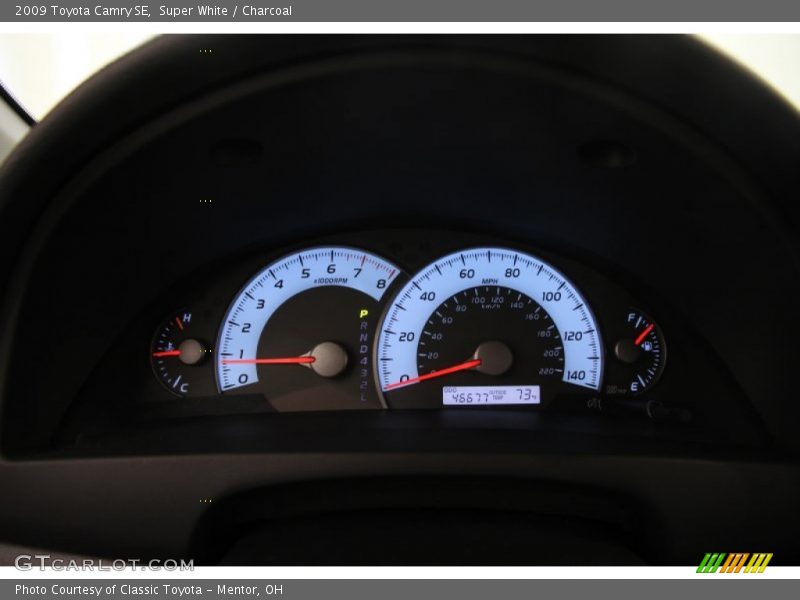 Super White / Charcoal 2009 Toyota Camry SE