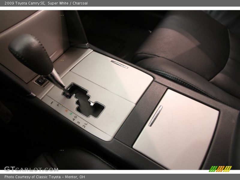Super White / Charcoal 2009 Toyota Camry SE