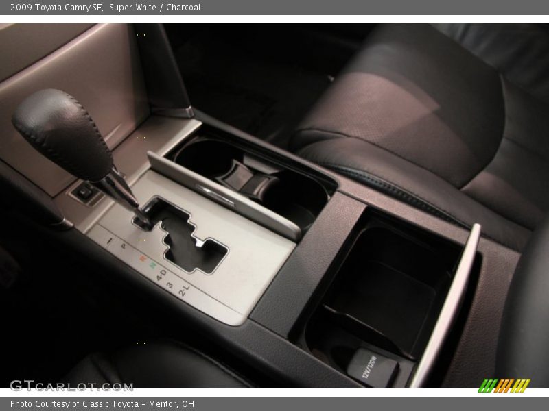 Super White / Charcoal 2009 Toyota Camry SE