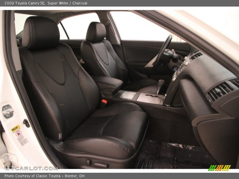 Super White / Charcoal 2009 Toyota Camry SE
