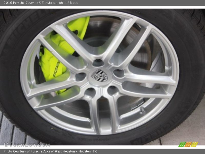  2016 Cayenne S E-Hybrid Wheel