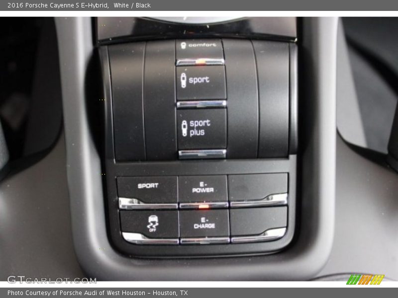 Controls of 2016 Cayenne S E-Hybrid