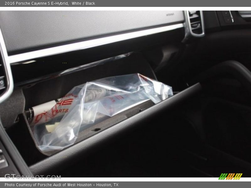 White / Black 2016 Porsche Cayenne S E-Hybrid