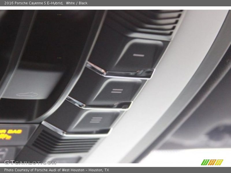 Controls of 2016 Cayenne S E-Hybrid