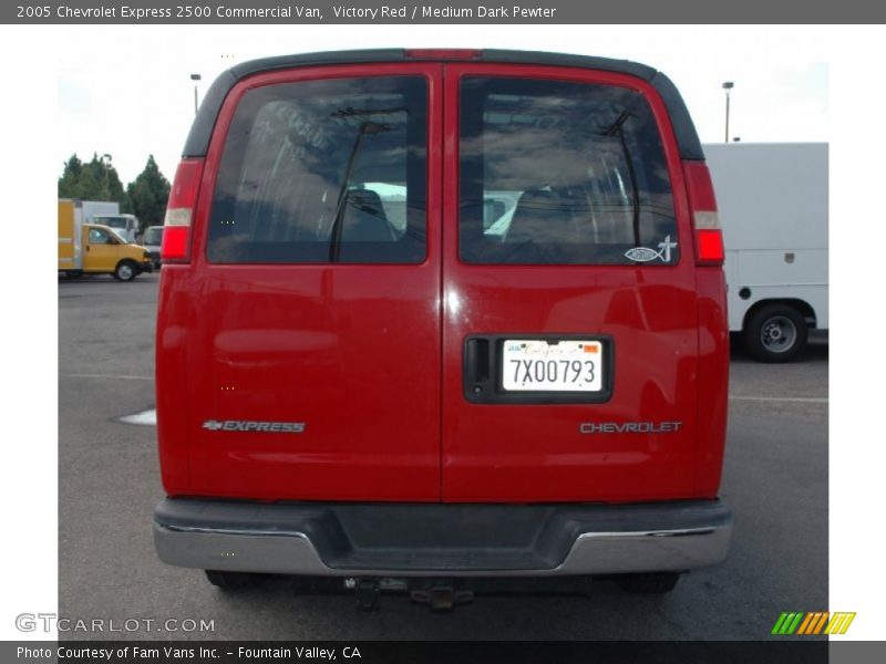 Victory Red / Medium Dark Pewter 2005 Chevrolet Express 2500 Commercial Van