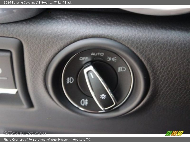 Controls of 2016 Cayenne S E-Hybrid