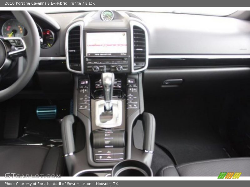 Controls of 2016 Cayenne S E-Hybrid