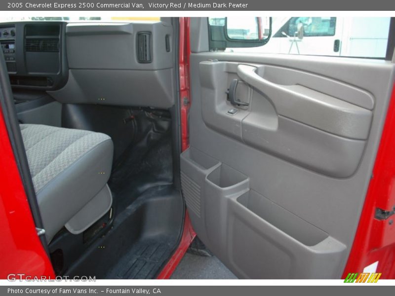 Victory Red / Medium Dark Pewter 2005 Chevrolet Express 2500 Commercial Van
