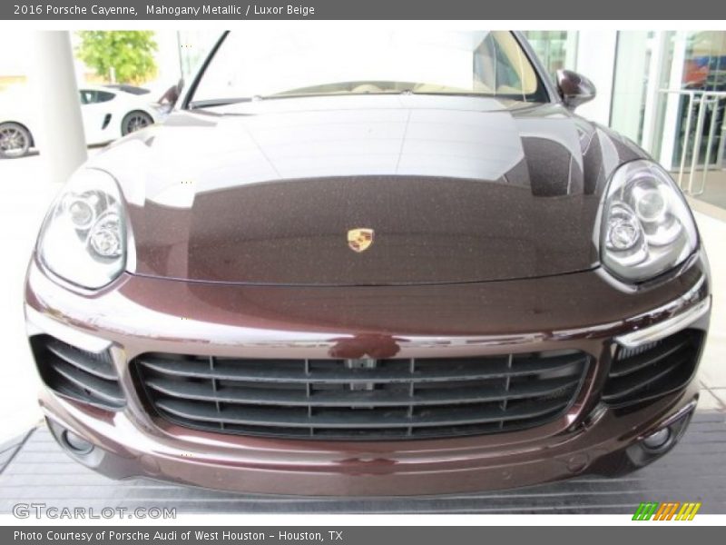 Mahogany Metallic / Luxor Beige 2016 Porsche Cayenne