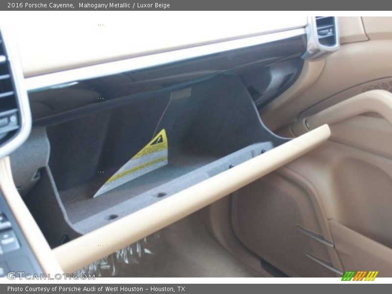 Mahogany Metallic / Luxor Beige 2016 Porsche Cayenne