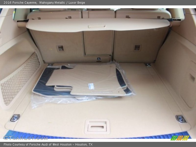 Mahogany Metallic / Luxor Beige 2016 Porsche Cayenne