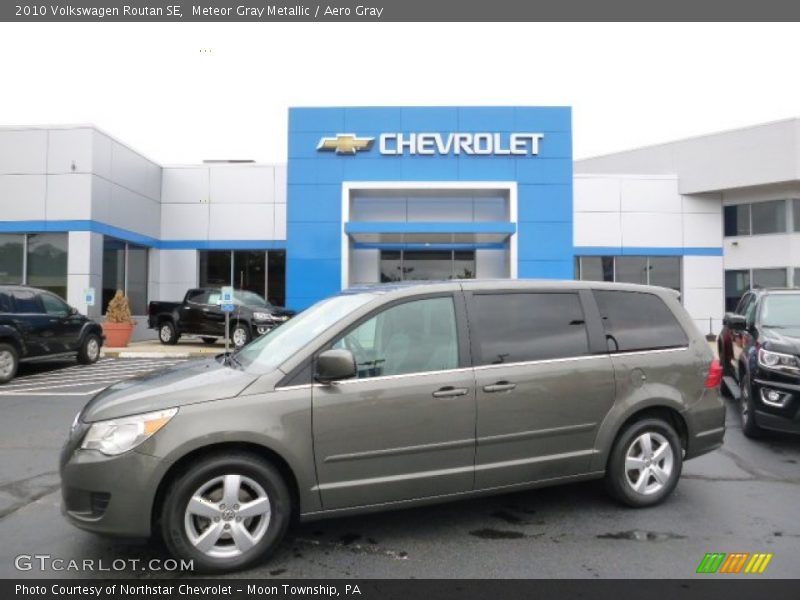 Meteor Gray Metallic / Aero Gray 2010 Volkswagen Routan SE