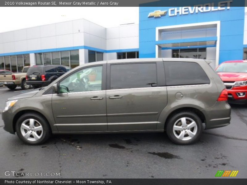 Meteor Gray Metallic / Aero Gray 2010 Volkswagen Routan SE