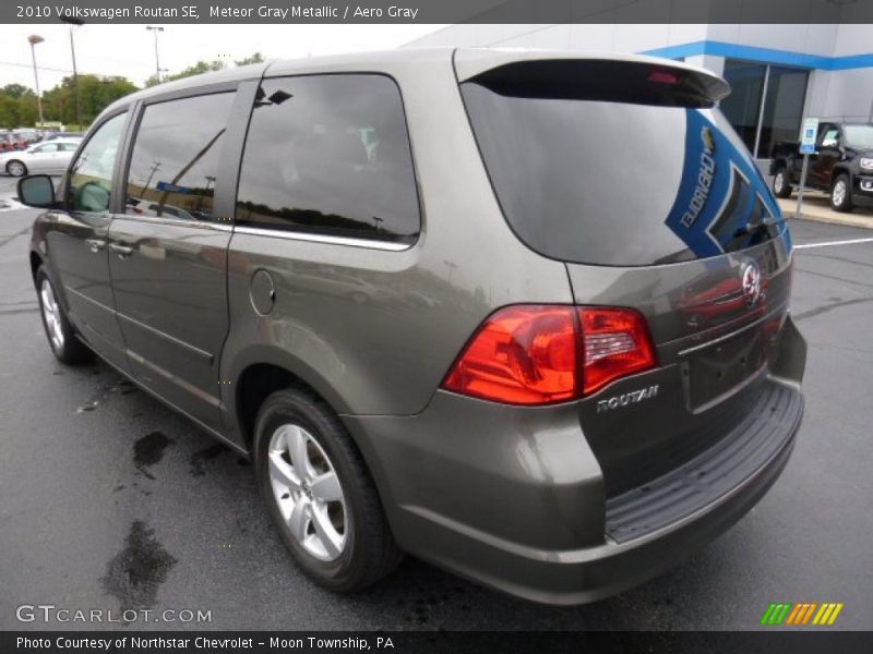 Meteor Gray Metallic / Aero Gray 2010 Volkswagen Routan SE