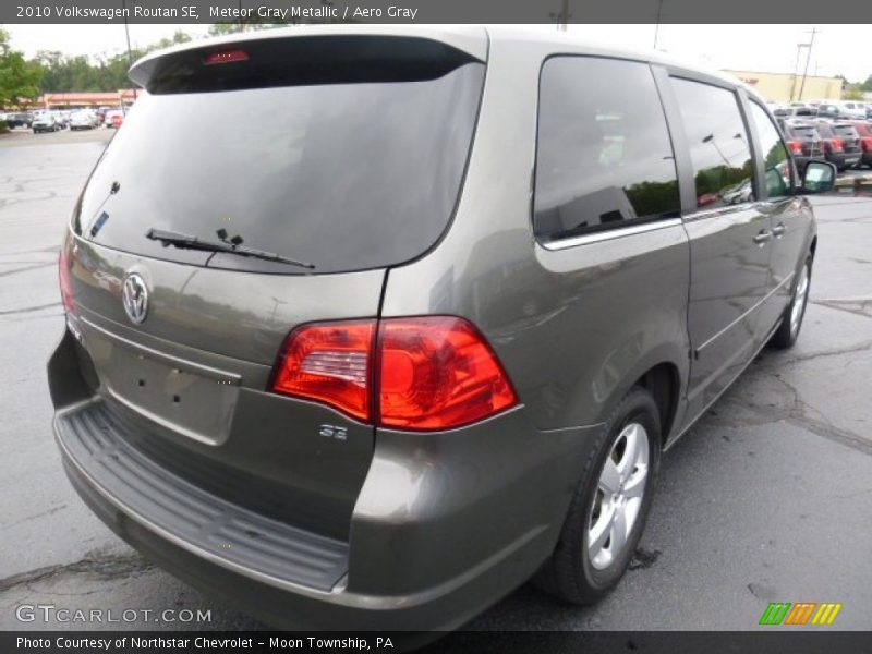 Meteor Gray Metallic / Aero Gray 2010 Volkswagen Routan SE