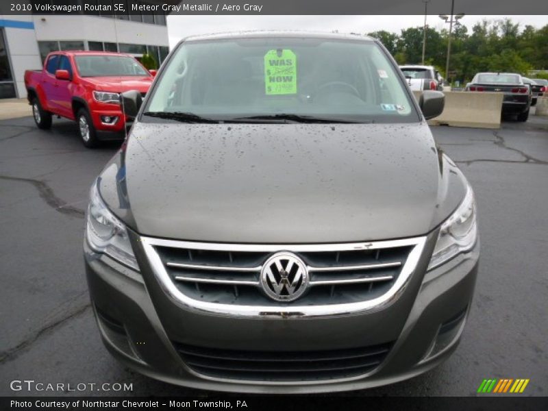 Meteor Gray Metallic / Aero Gray 2010 Volkswagen Routan SE