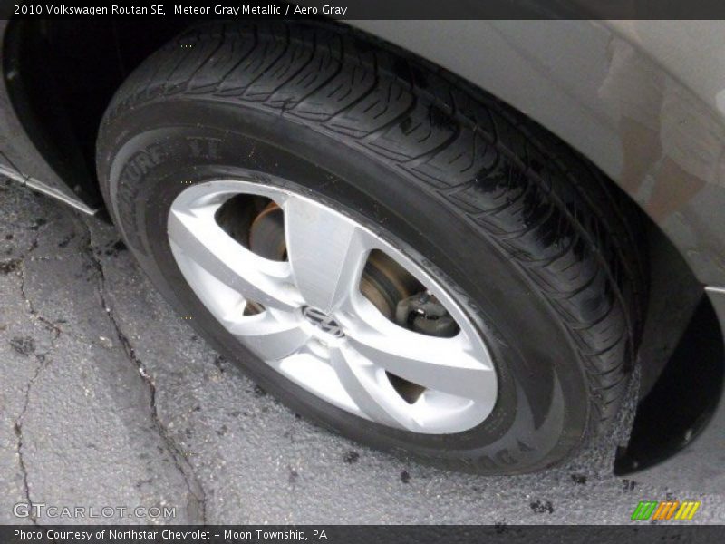 Meteor Gray Metallic / Aero Gray 2010 Volkswagen Routan SE