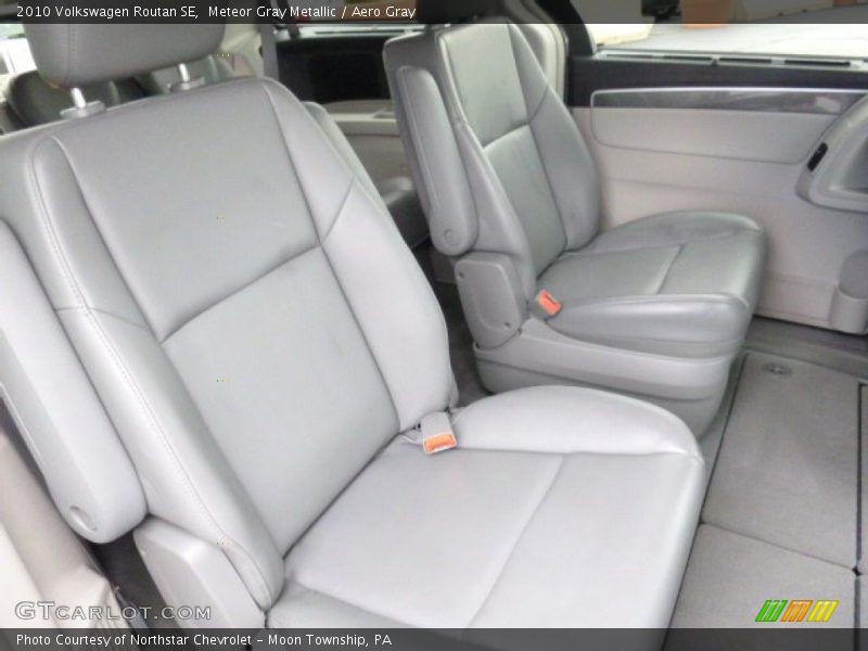 Meteor Gray Metallic / Aero Gray 2010 Volkswagen Routan SE
