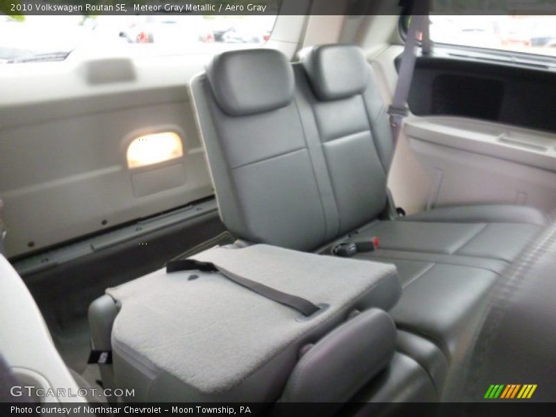 Meteor Gray Metallic / Aero Gray 2010 Volkswagen Routan SE