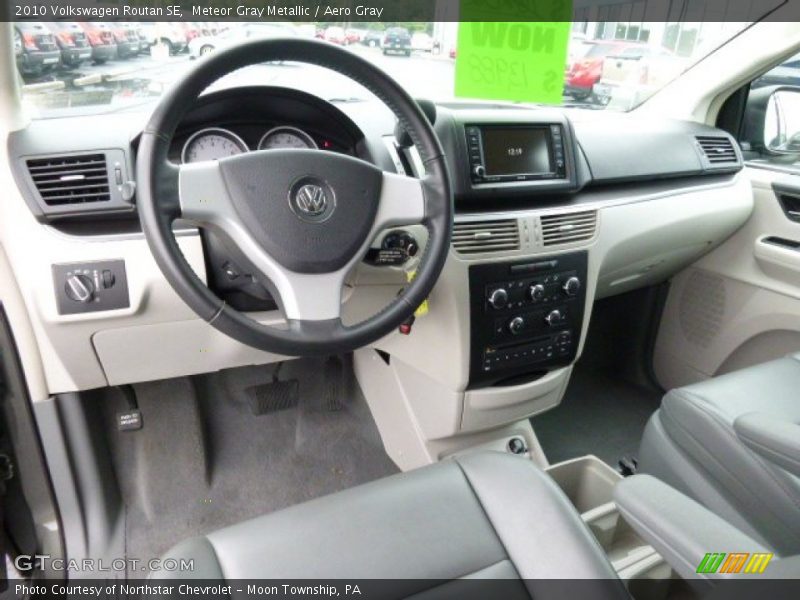 Meteor Gray Metallic / Aero Gray 2010 Volkswagen Routan SE